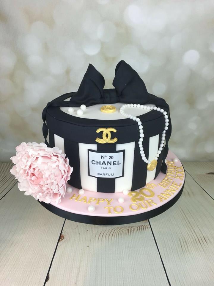 модерна празнична торта Шанел