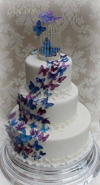 сватбена торта с пеперуди