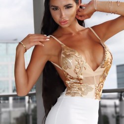 Дълга Вечерна Рокля Телесен Цвят Златисто Бюстие