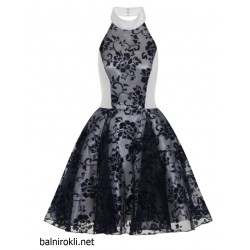 Елегантна Къса Рокля Бяло и Тъмносин Цвят Гол Гръб