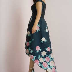 Елегантна Тъмносиня Рокля за Коктейл с Рози в Макси Размери