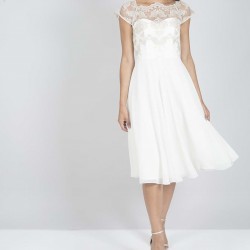 Елегантна Къса Рокля Шифон Цвят Бял Крем Елегантна Къса Рокля Шифон Цвят Бял Крем