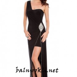 Асиметрична Черна Рокля с Цепка и Кристали Асиметрична Черна Рокля с Цепка и Кристали