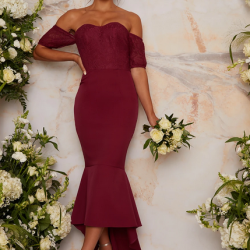 Абитуриентска Дълга Червена Рокля Дантела Деколте