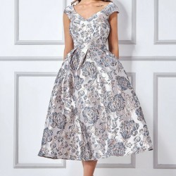 Елегантна Вечерна Рокля Цвят Шампанско Средна Дължина Флорал