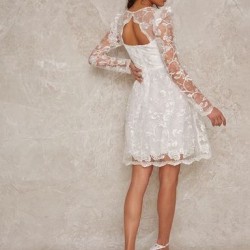Бална Къса Бяла Рокля Бродерии Ръкави