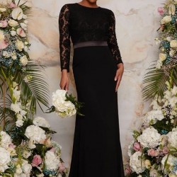 Елегантна Дълга Черна Рокля Дантела Ръкави и Гол Гръб 